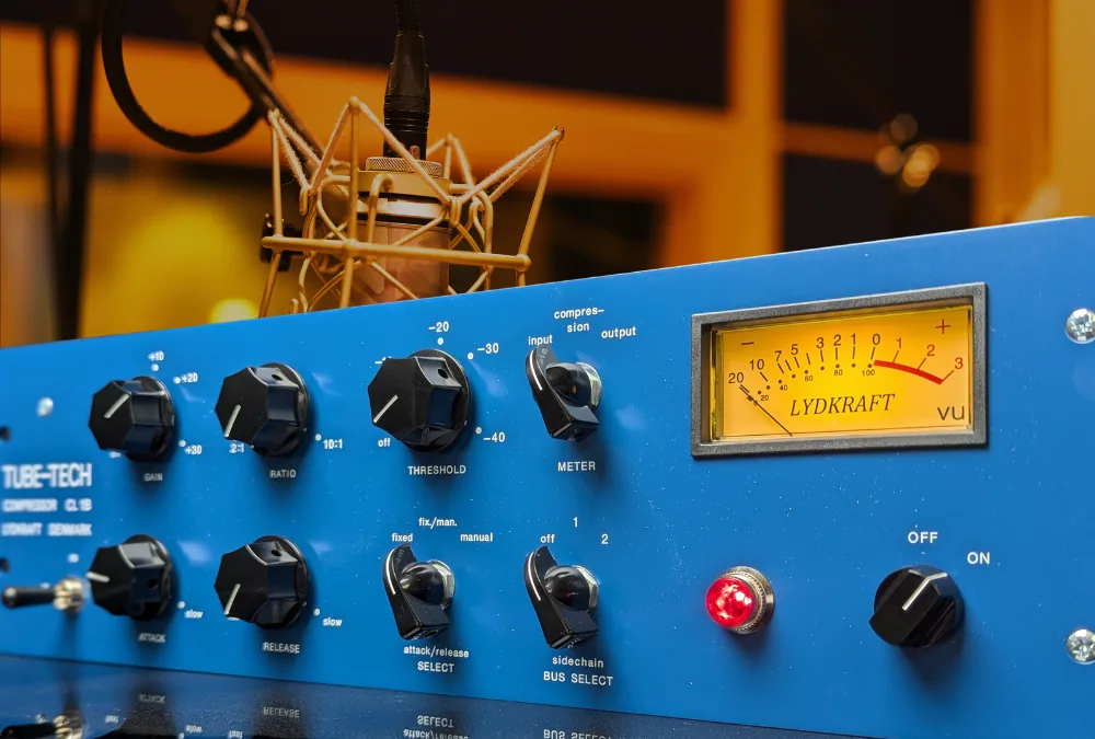The Tube-Tech CL 1B optical tube compressor on a studio rack with a microphone.